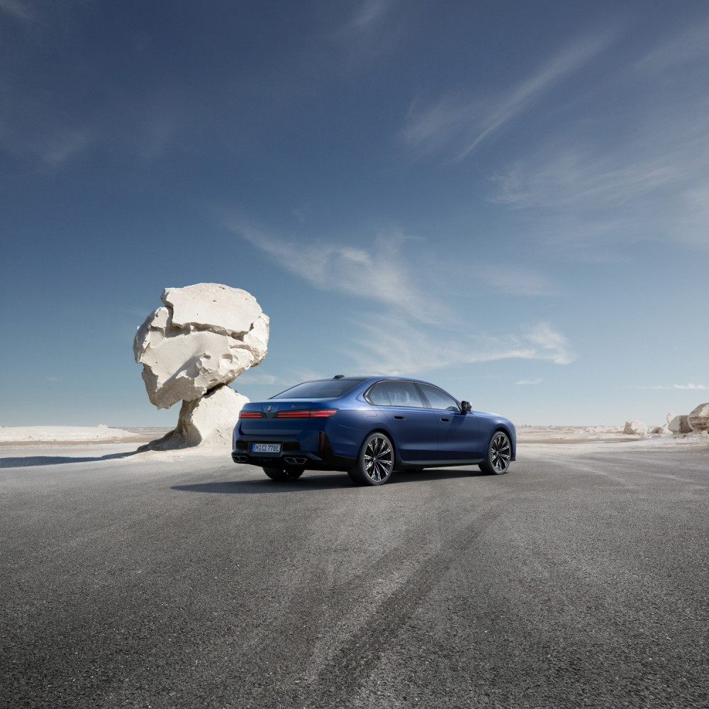 BMW M760 xDrive (LCI) 2026 